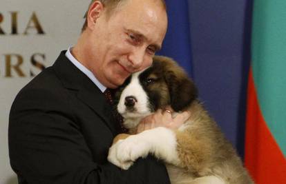 Putin dobio čupavog štenca i rastopio se, ljubio ga je i mazio