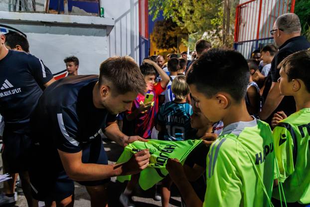 Split: Igrači Hajduka posjetili su Torciida kup