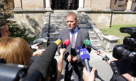 Beljak iz HSS-a udaljuje 100 &ccaron;lanova:  Me&dstrok;u njima je i Petir