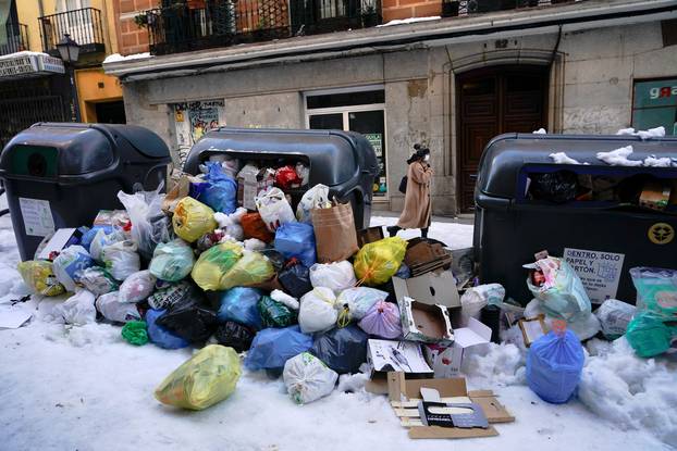 Heavy snowfall in Madrid