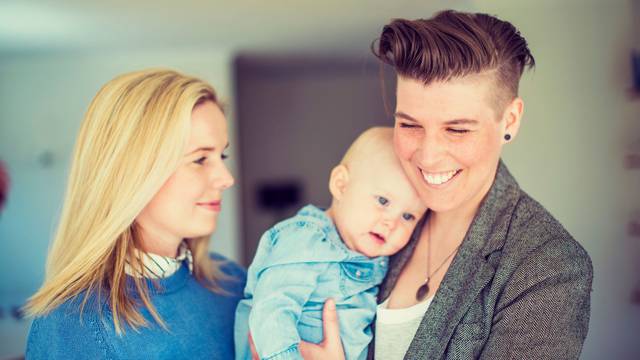 Bivši muž joj je darovao spermu kako bi imala dijete s novom curom: 'Svi živimo u istoj kući'