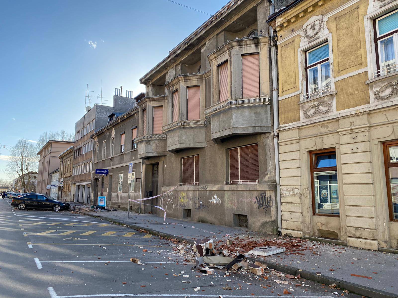 Uživo iz Petrinje: Poginulo je 7 ljudi, grad je u ruševinama...