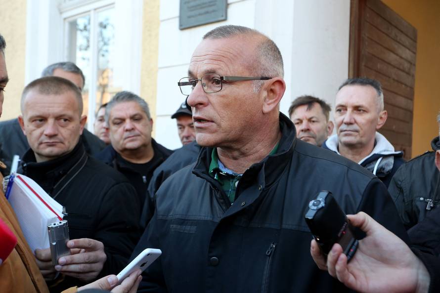 Prosvjed u Vukovaru: 'Kome smeta procesuiranje zločina?'