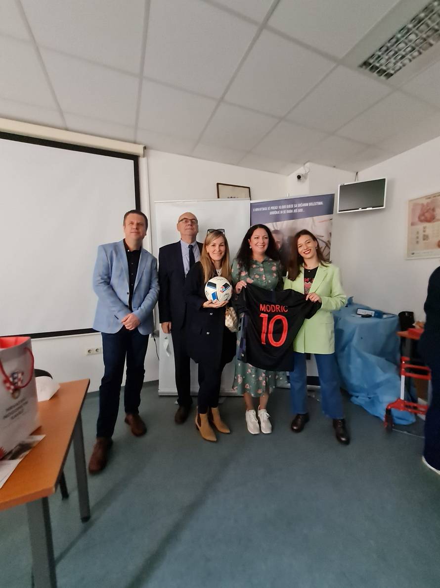 Aukcija Modrićeve lopte i dresa: Novac će donirati za nabavu kardiološke opreme za djecu