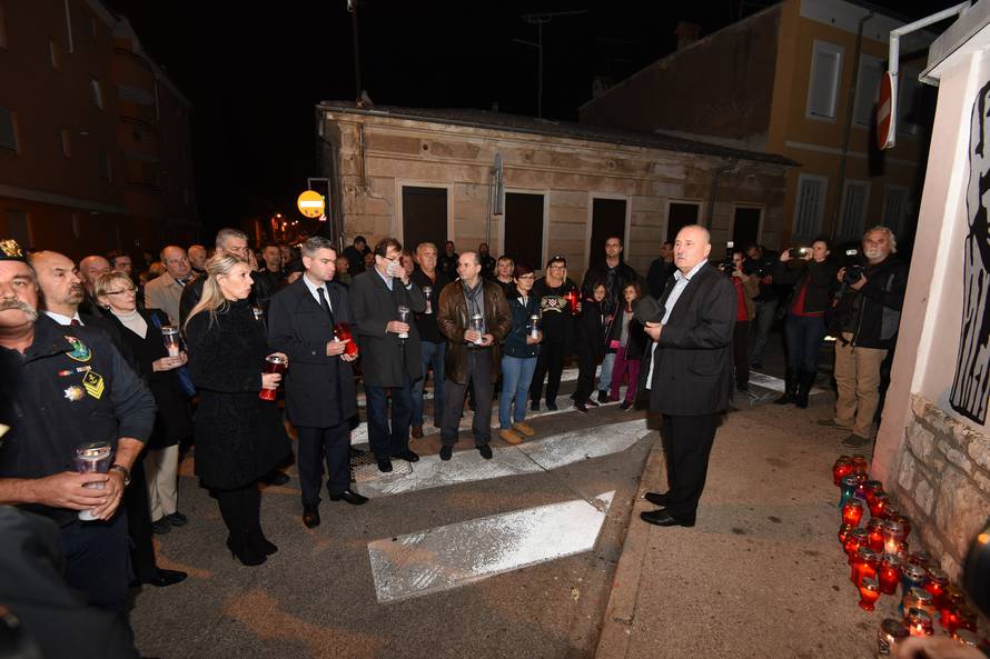 Svijećama i mimohodom kroz Pulu odali počast Vukovaru