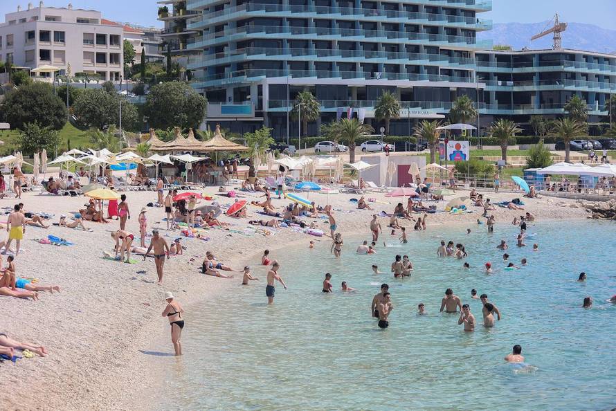 Split: 34 stupnja Celzijevih mnoge su Splićane natjerali na plaže