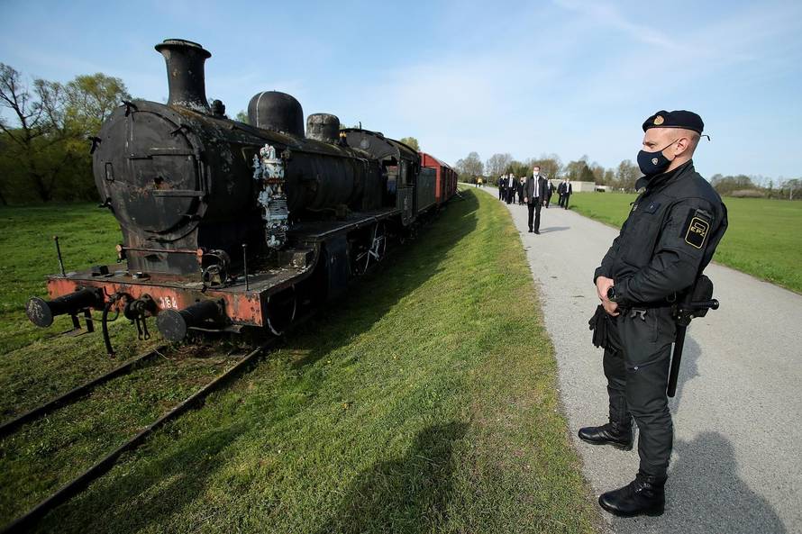 Premijer Plenković sa suradnicim položio vijence povodom 76. obljetnice Jasenovca