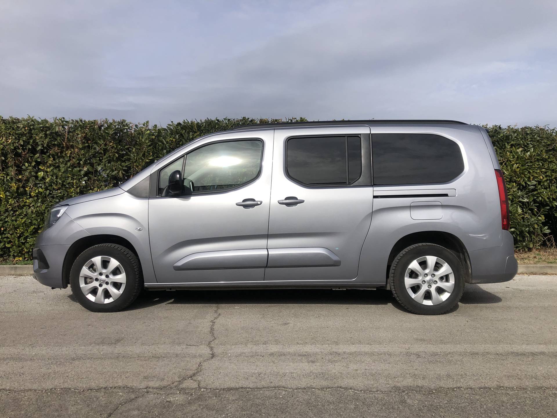 Test Opel Combo-e Life: Dobar gradski obiteljski auto, ali...