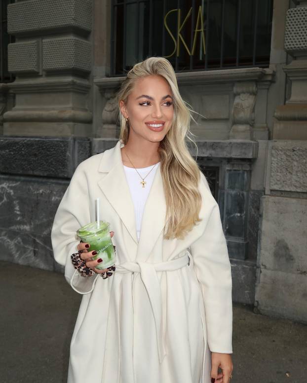 FOTO Kratka haljina i zavodljivi pogled. Ovako je najljepša nogometašica uplovila u 2026.