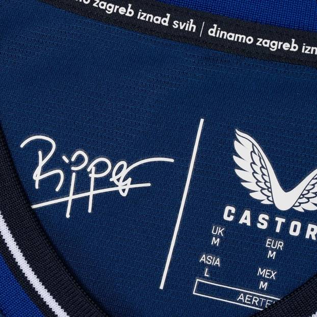 FOTO Dinamo prvi put zaigrao u četvrtom dresu! Dizajnirao ga je autor himne Bad Blue Boysa