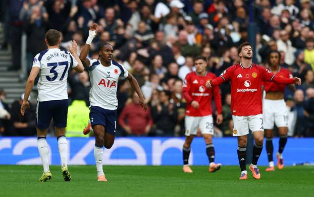 Premier League - Tottenham Hotspur v Manchester United