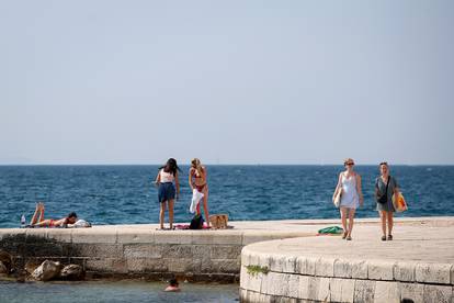 FOTO Ne pada ispod 35°C! Kraj je kolovoza, plaže i dalje pune