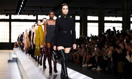 FOTO Milan Fashion Week: Bilo je svega - od vrlo ženstvenih haljina do šarenih kaputića