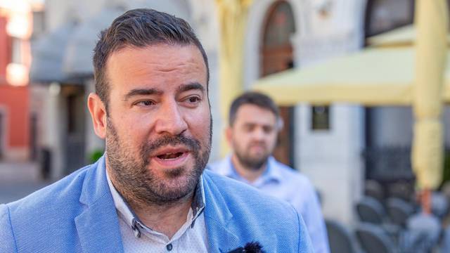 Kandidat za gradonačelnika Pule Filip Zoričić obratio se medijima na Forumu