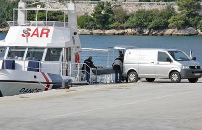 Odron kamenja poklopio na plaži i ubio usnulog Mađara