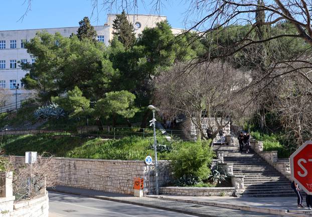 Šibenik: Zbog dojave o bombi evakuirana gimnazija