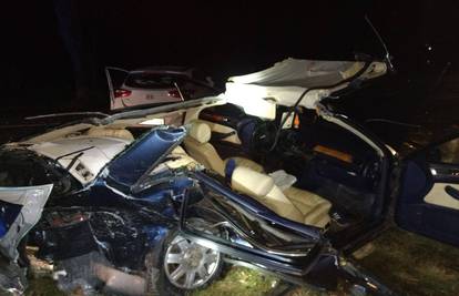 Horor u Čepinu: Dvoje teško ozlijeđenih, auto je smrskan...