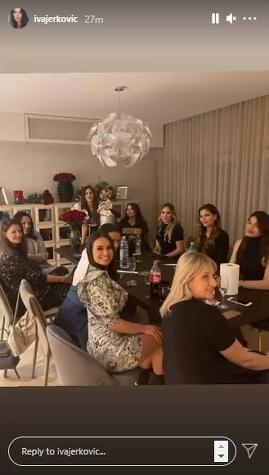 Prve fotke trudne Ive Šarić:  S Ivom Jerković uživala na tulumu