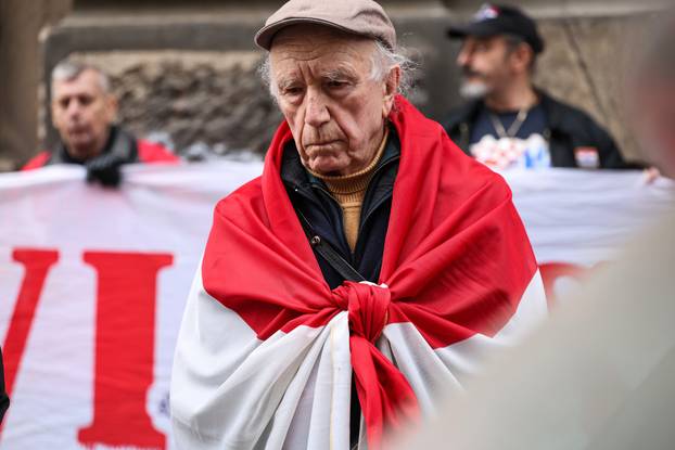 Zagreb: Javni skup A-HSP-a ispred središnjice HDZ-a "Operacija lustracija Plenkovića"