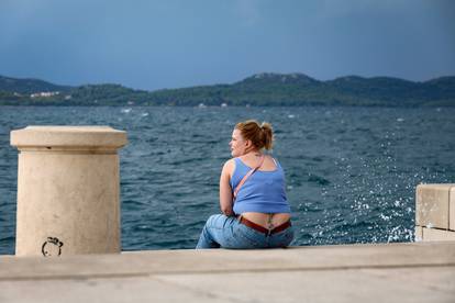 FOTO Kad Boris ugasi svjetlo:  Ovo je Zadar u podne. Čini se kao da je večer. Turisti u šoku