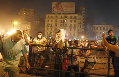 Egipat i dalje ne miruje: Sukob Mursijevih pristaša s policijom 