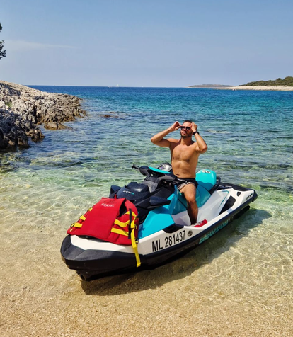 FOTO Tangice, sunčanje i mišići: Kako naši slavni ljetuju? Ovo su njihove fotografije s plaže...