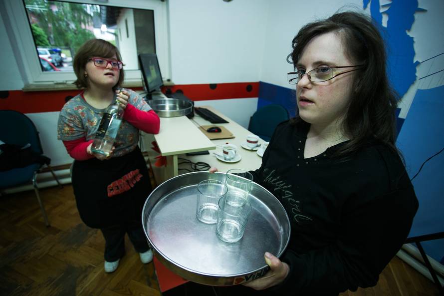 Down konobari: Ljubav i sreća u vinkovačkom Buba Baru