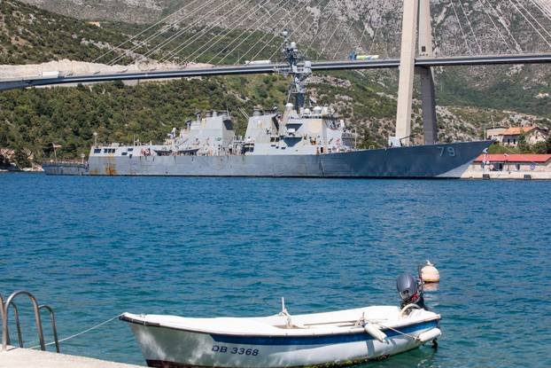 Dubrovnik: U luku uplovio razarač američke mornarice USS Oscar Austin 