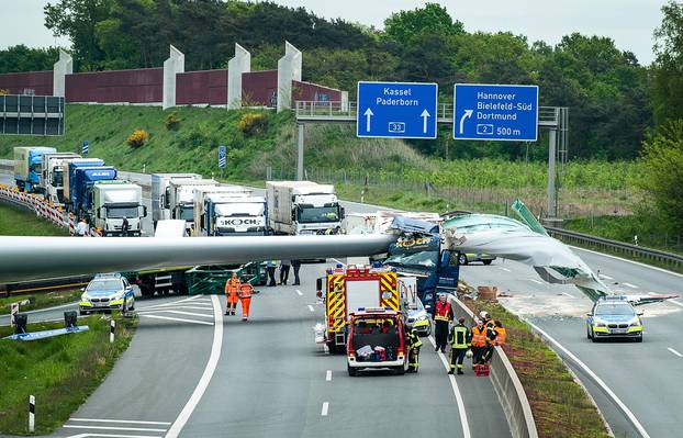 Wind turbine slips off lorry and causes accident