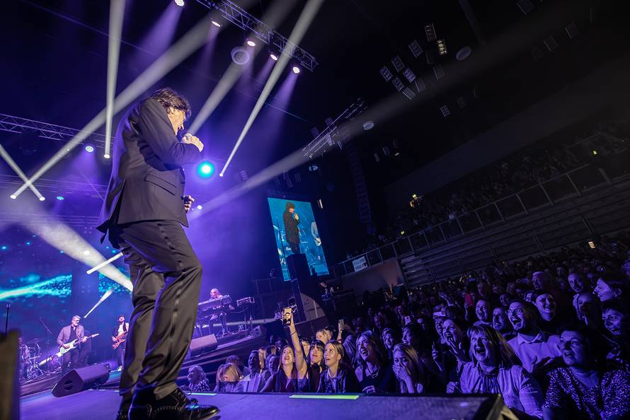 FOTO Zdravko Čolić nastupao u varaždinskoj Areni na Dan žena