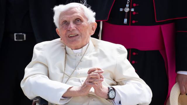 Pope Benedict travels back to the Vatican