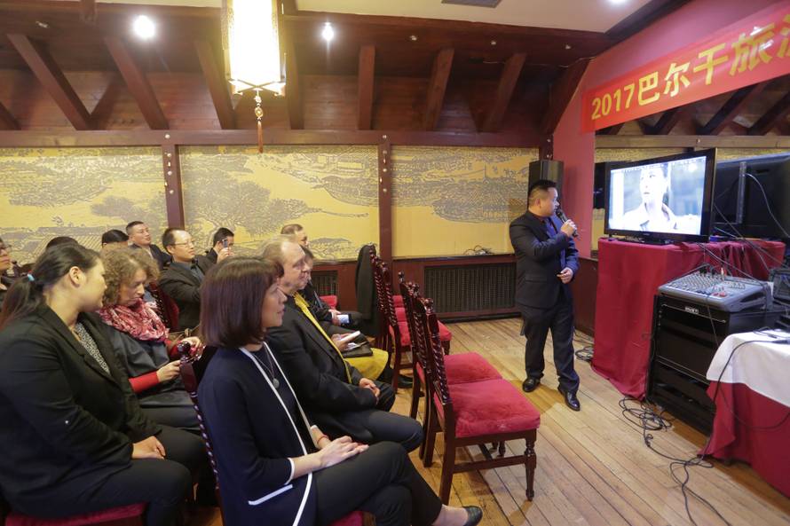 Kinezi su oduševljeno na TV-u gledali Lanu, Ćiru i Maksima