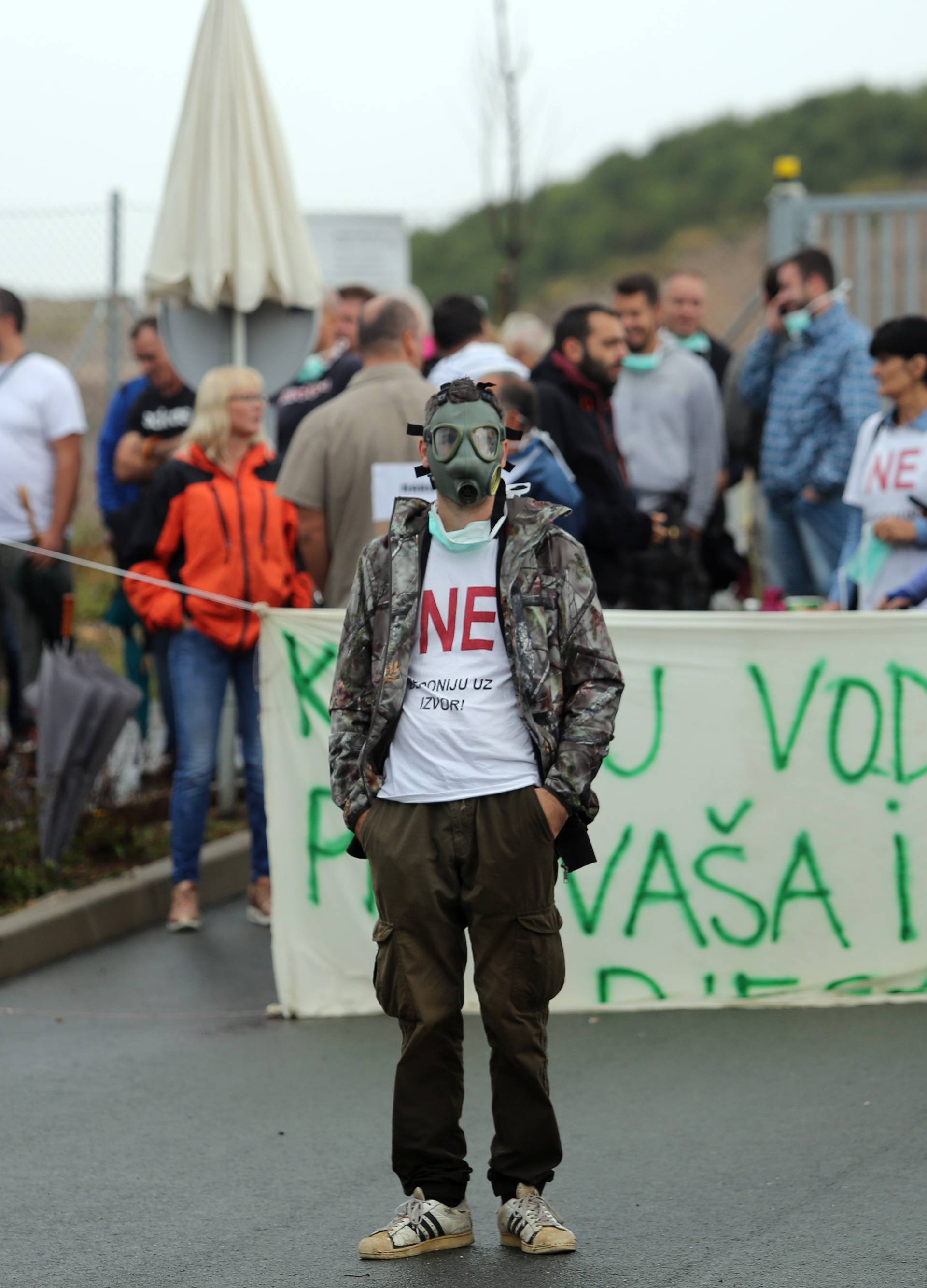 Prosvjed "Hodom za čisti zrak" od Viškova do Marišćine