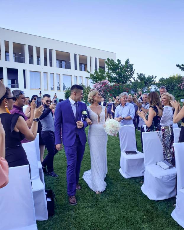 FOTO Majku je pratio do oltara, a sad se i sam oženio. Zvijezda rukometaša u braku s liječnicom