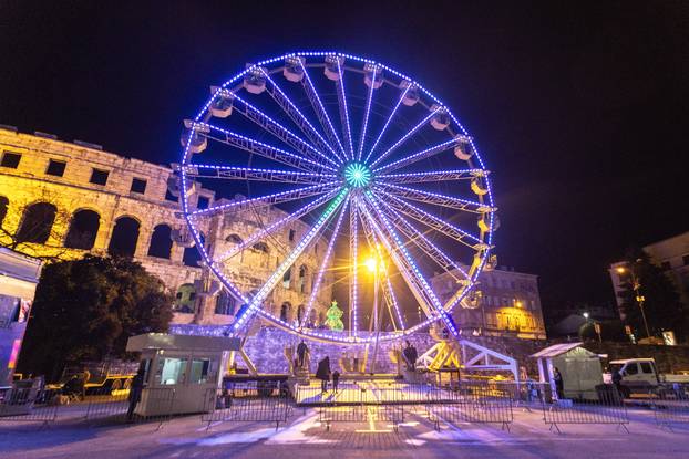 Pula: Podno Arene pokrenut panoramski kotač  koji je dio Adventa