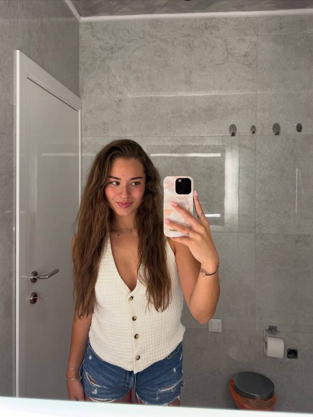 Njeno pismo Ivici Kosteliću sa šest godina ganulo je Hrvatsku. Izrasla je u trofejnu sportašicu