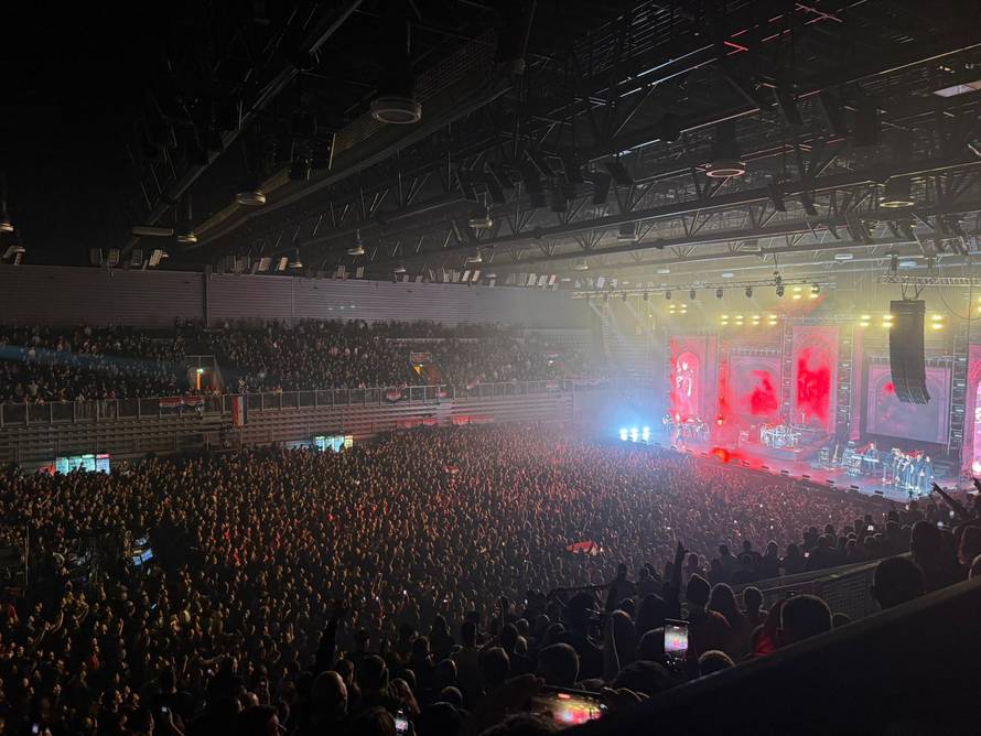 Thompson u Varaždinu izveo  'Čavoglave' uz povik 'za dom'. Publika odgovorila 'spremni'...