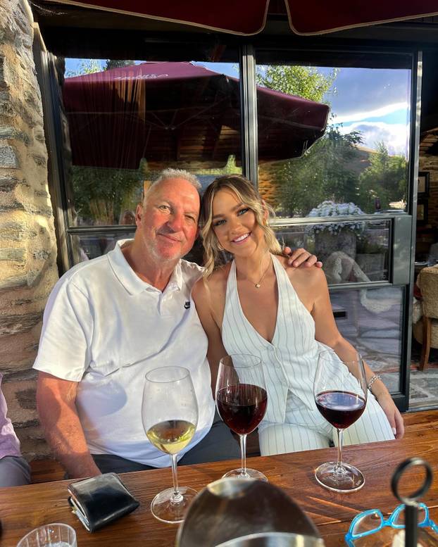 FOTO Unuka legende kriketa izazvala pomamu bez grudnjaka