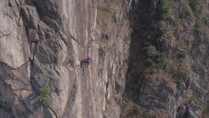 Bez ograničenja: U kolicima se popeo  na najviši vrh u zemlji