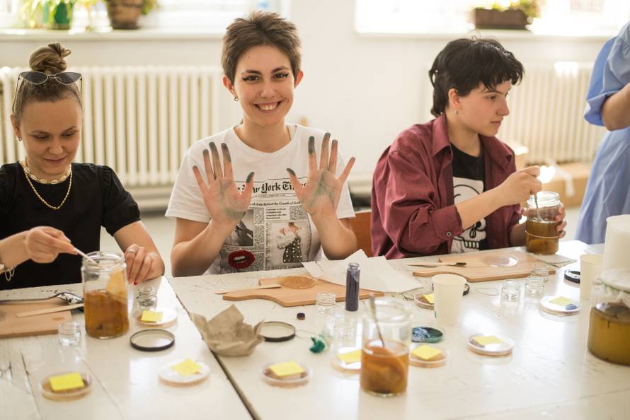 Maja je jedina biodizajnerica u regiji: 'Materijale za odjeću radim od algi, gljiva i bakterija'