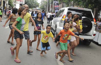 Filipine zatresao potres od 6,8 stupnjeva, poginulo je 13 ljudi