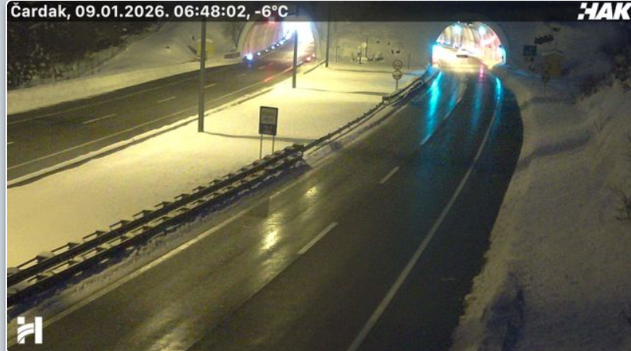 Zaledio vam se auto? Evo što niti slučajno ne smijete raditi