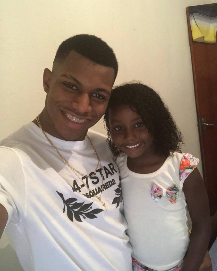 S 14 postao otac, jedna noga mu je kraća, ali zabija kao lud