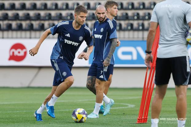 FOTO Hajdukovci odradili zadnji trening prije Zire. Maksimalan fokus, Hrgović čak stao i na gol