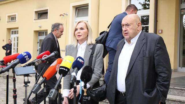 Zagreb: Odvjetnici Prodanović i Sloković obratili se medijima nakon oslobađanja Sanadera
