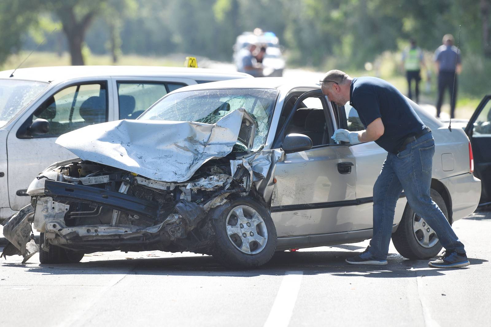 U sudaru tri osobna automobila kod Preloga smrtno je stradala jedna osoba