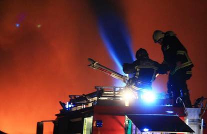Vatrogasci cijelu noć dežurali zbog požara šume na Mosoru
