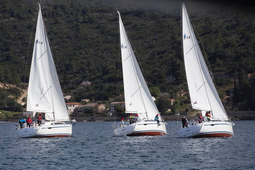 FOTO U Viškoj vali žene opet preuzimaju kormilo: Uskoro kreće deseta regata PMS Žena