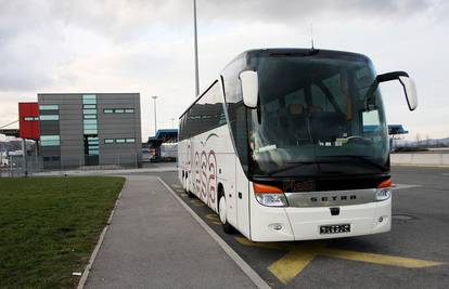 Putnike su na Bregani gotovo pet sati zatočili u autobusu