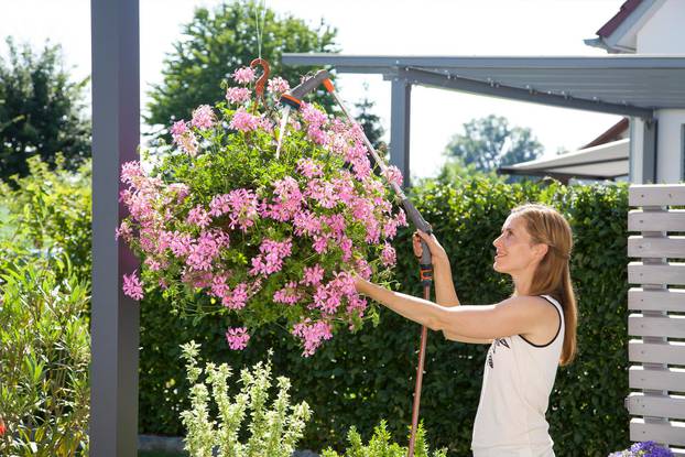 GARDENA Štapna prskalica za visoke i udaljene biljke Comfort nudi udobno i ciljano zalijevanje svih udaljenih biljaka